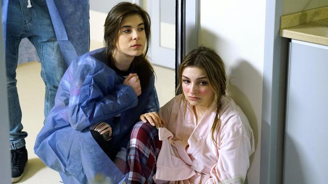	Barwy szczęścia, odc. 1889. Klara (Olga Jankowska), Agata (Natalia Zambrzycka)