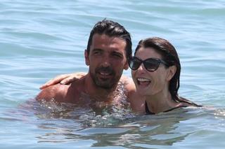 Namiętne wakacje Buffona z żoną. Przyłapani w intymnej sytuacji? [ZDJĘCIE]