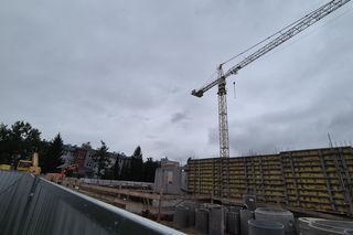 Dawniej był tam popularny market. Teraz to miejsce wypełni nowy blok