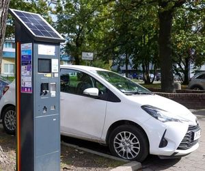 Wchodzą w życie zmiany w strefie płatnego parkowania. Wyciąganie pieniędzy z kieszeni mieszkańców
