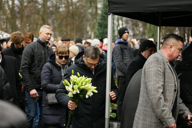 Pogrzeb Krzysztofa Respondka. Artystę żegnali rodzina i przyjaciele. Wśród nich m.in. Michał Wiśniewski i Robert Janowski