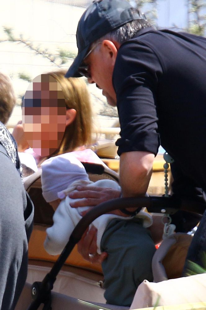 Krzysztof Ibisz je żonie z ręki