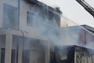 Łódź: Przy Demokratycznej zapłonął budynek usługowy! Pożar gasi kilkudziesięciu strażaków! [FOTO] 