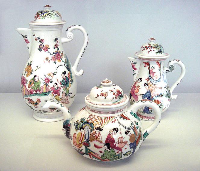 Miśnia – wczesny (ok. 1720 r.) serwis do kawy w wykonanej poza fabryką dekoracji orientalistycznej