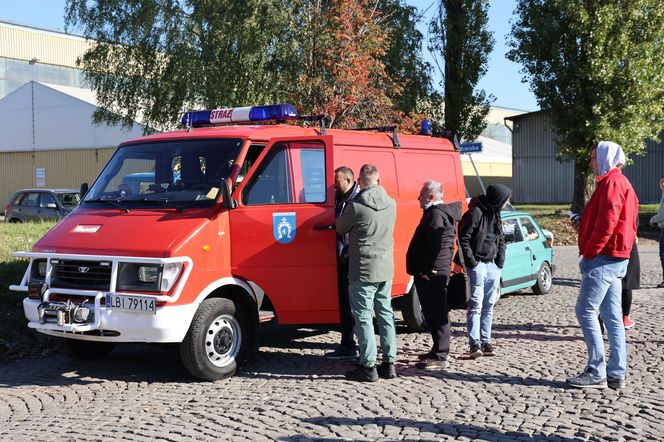 Zlot pojazdów zabytkowych na terenie dawnej Fabryki Samochodów Ciężarowych w Lublinie