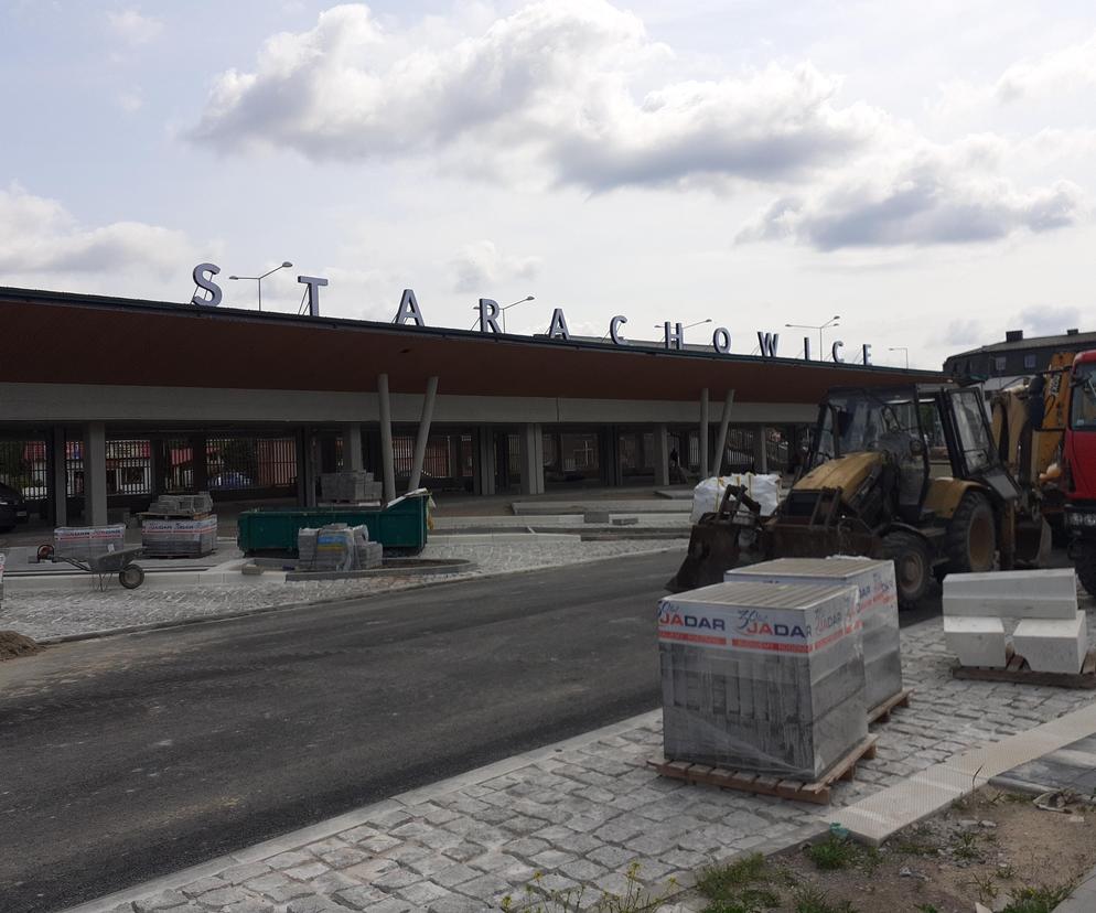 Na parking w Starachowicach Dolnych poczekamy do końca wakacji