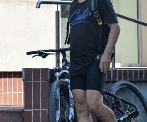 Robert Więckiewicz na rowerze