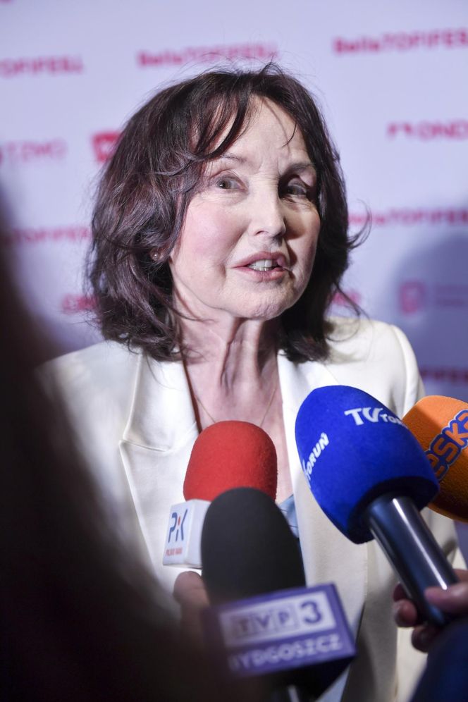 Dawno niewidziana legenda PRL-u pojawiła się na salonach. Tak dziś wygląda gwiazda "Trędowatej" 