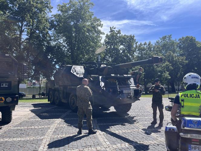 Piknik wojskowy w centrum Gorzowa! Ciężki sprzęt pojawił się na Placu Grunwaldzkim