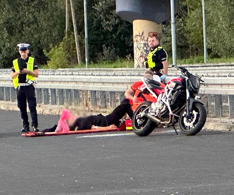 Motocyklista popisywał się na drodze