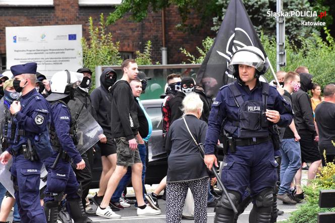 Katowice: Policjanci wśród nacjonalistów. Tajemnicza akcja służb na marszu! 