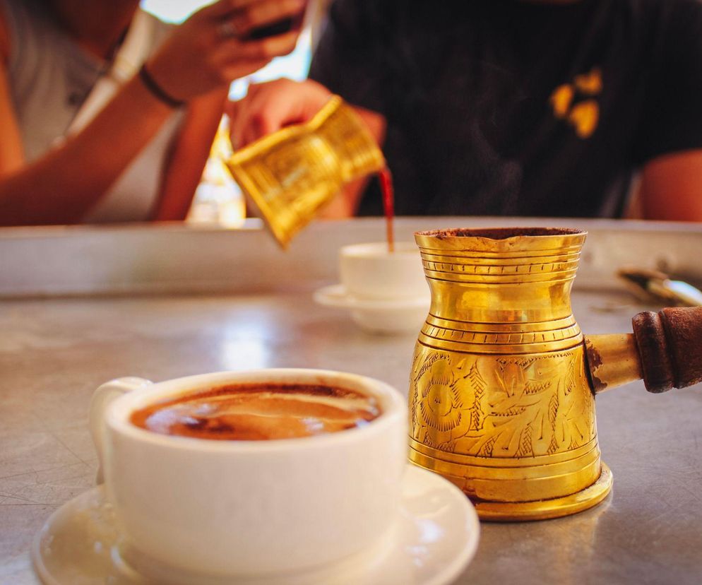 Kawa po turecku - jak ją przygotować? Dlaczego warto pić kawę po turecku?