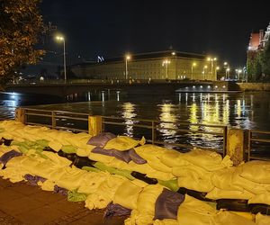 Walka o wrocławskie osiedla nad Odrą i Oławą. Mieszkańcy do późnych godzin nocnych ratowali dobytek