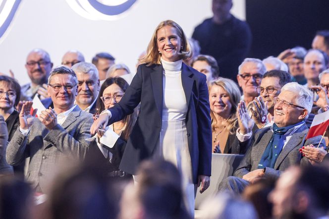 Konwencja KO w Gliwicach. Tusk, Trzaskowski, Protest związkowców i sprzedaż flag Polski i UE