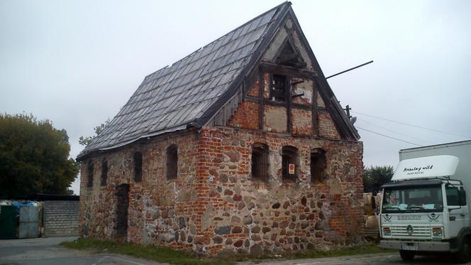 Zabytkowy kościółek na Świerczewie