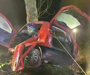 Dwie osoby zginęły w wypadku drogowym w Kąśnej Górnej w Małopolsce. 