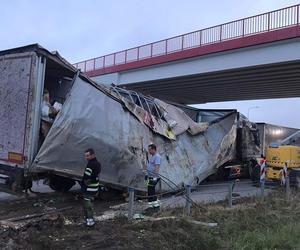 Autostrada A1 w Częstochowie zablokowana. Ciężarówka leży na jezdni