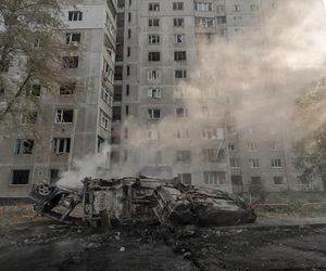 Rosja bombarduje i niszczy ukraińskie miasta. Wiele z nich jest blisko Polski