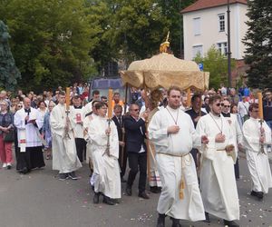 Boże Ciało 2025. Tysiące osób uczestniczyło w olsztyńskich procesjach
