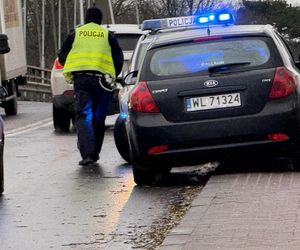 Śmiertelny wypadek na wiadukcie w Grodzisku Mazowieckim. Kierowca zasłabł za kierownicą