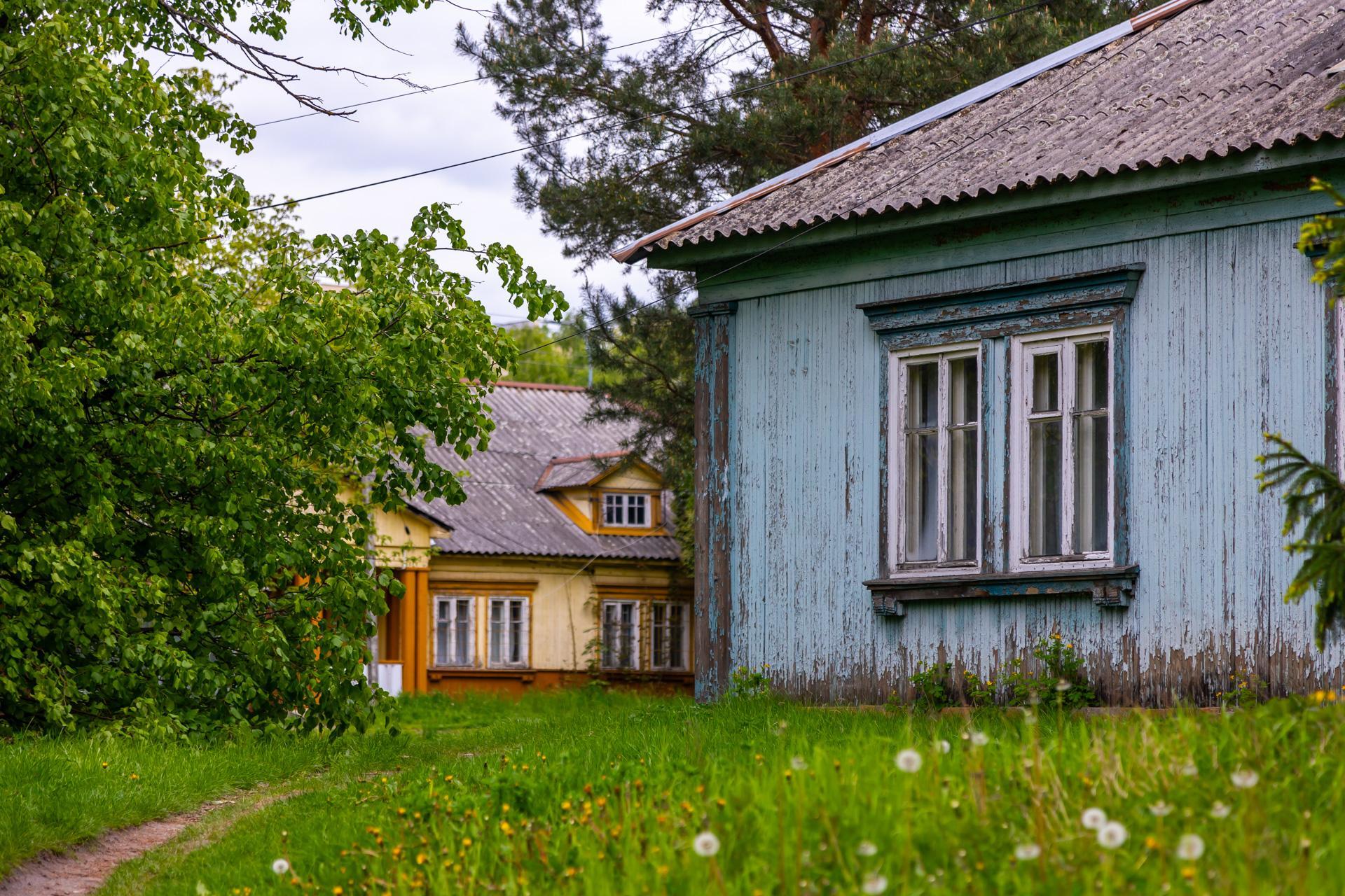 Osiedle "Przyjaźń" w Warszawie - zobacz zdjęcia drewnianej enklawy wśród zieleni