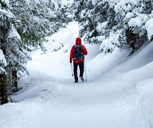 Raki czy raczki? Co zabrać w Tatry, by być przygotowanym adekwatnie do pogody? Wyjaśniamy różnicę