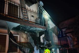 Pożar domu w Łagiewnikach. Strażacy w pogorzelisku znaleźli pociski i granaty