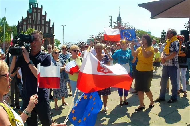 Manifestacja 4 czerwca na placu Solidarności w Szczecinie