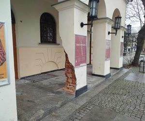 Samochód wjechał w budynek radomskiej Łaźni