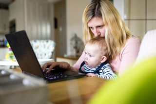 Mamo, pracujesz na umowie zlecenie? Będzie wliczać się do stażu pracy, prezydent podpisał ustawę