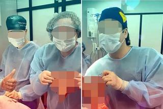Chirurg zabawił się podczas operacji. Wyciął kształt serca z ciała pacjenta i z nim pozował! 