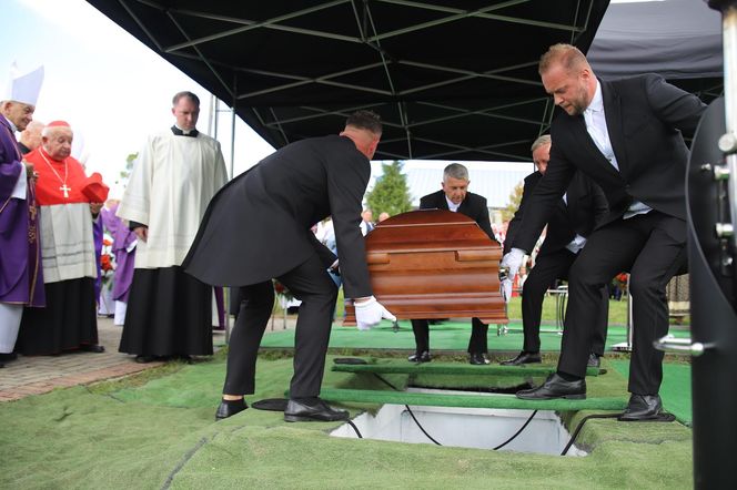 Uroczystości pogrzebowe śp. bp. Jana Szkodonia w Chyżnem