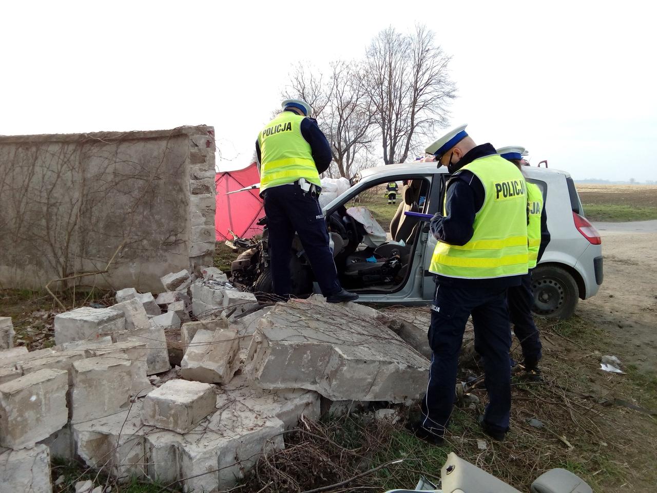 Tragedia pod Śremem. W wypadku zginęli dwaj młodzi bracia 