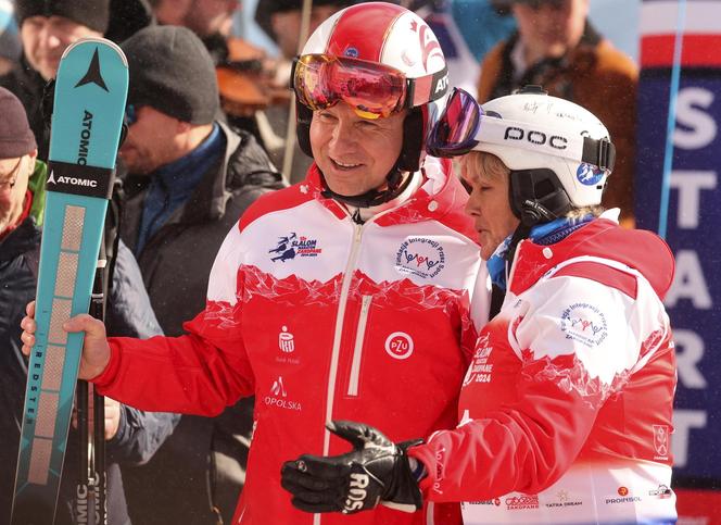 Prezydent Andrzej Duda podczas 10. edycji charytatywnych zawodów "12H Slalom Maraton Zakopane 2024" na Kasprowym Wierchu