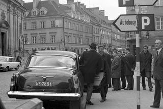 Warszawa kiedyś i dziś. Zobacz, ile się zmieniło przez 40 lat! [ARCHIWALNE ZDJĘCIA]