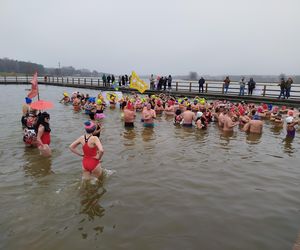 Mazowieckie Morsy otworzyły sezon morsowania 2025/2026 nad zalewem w Siedlcach