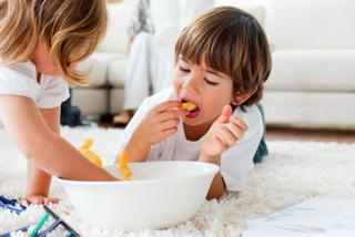 DIETA DZIECKA: jedzenie dla dzieci zawiera substancje rakotwórcze?