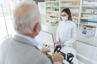 Jak sprawdzić, które leki są bezpłatne dla seniorów i dzieci?