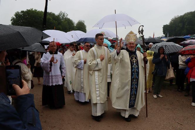 Odpust w Gietrzwałdzie. Do słynącej z Objawień Maryjnych miejscowości przyjechały tłumy