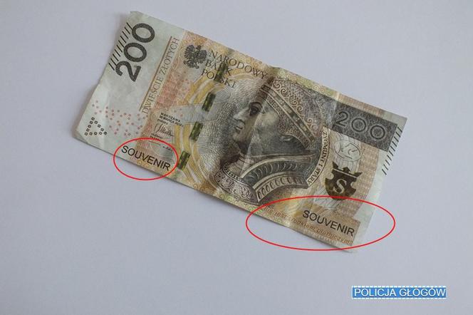 Zapłacili banknotem prezentowym