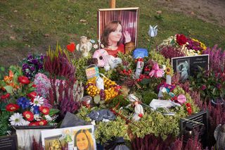 Kołaczkowska i Sojka spoczywają w Warszawie. Tak wyglądają ich groby tuż przed Wszystkimi Świętymi