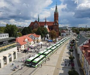 Zaprezentowano pierwsze 20 autobusów elektrycznych w Białymstoku. Od poniedziałku pojawią się na ulicach miasta [ZDJĘCIA]