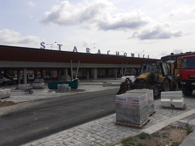 Na parking w Starachowicach Dolnych poczekamy do końca wakacji