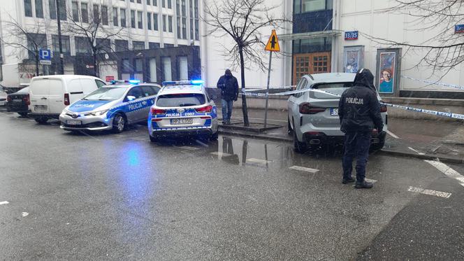 Zuchwały napad na bmw w centrum Warszawy! Wybili szybę, zabrali klejnoty warte fortunę