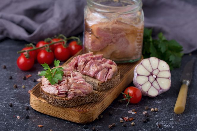 Tuszonka z łopatki  - rewelacyjna domowa konserwa. Mięso w słoiku wychodzi miękkie i aromatyczne