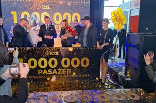 Milionowy pasażer na podrzeszowskiej Jasionce