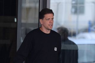 Ale z niego jajcarz! Szczęsny wygłupia się z wielkim kijem, a Lewandowski patrzy. Pękamy ze śmiechu!