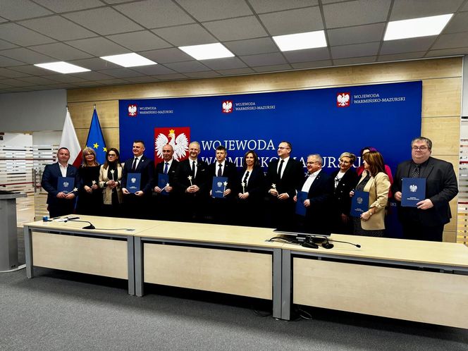 Wojewoda i różdżki.