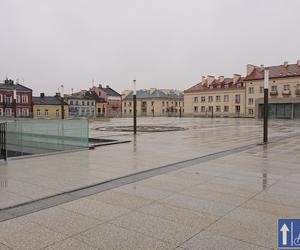 Garaż na placu: rewitalizacja placu Wolności w Kutnie