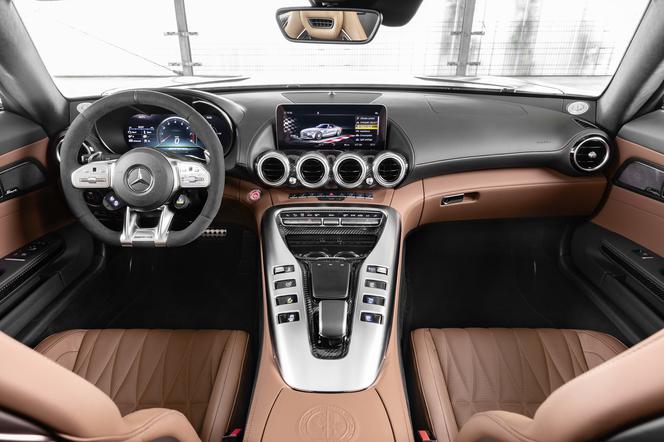 Wnętrze Mercedesa-AMG GT C (2018)